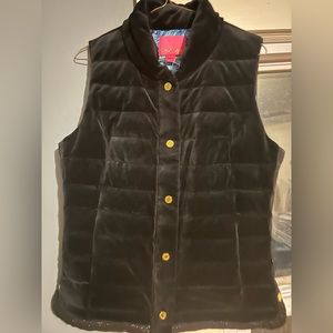 Black fleece vest